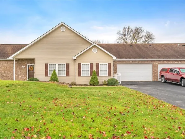 120 Clearwater Dr, Ellwood City, PA 16117