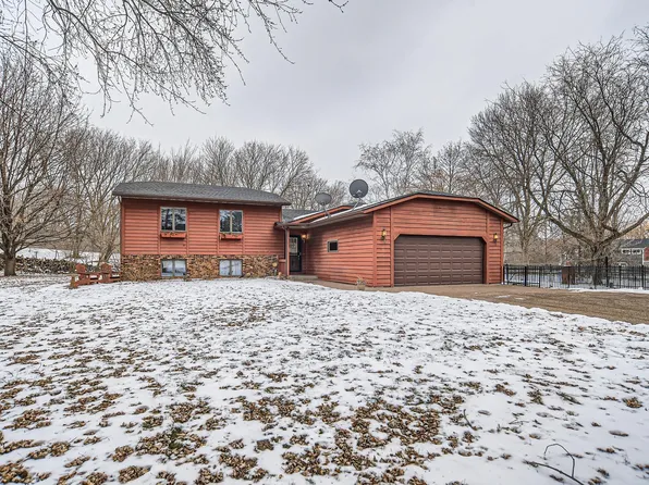 313 Edgewood Dr, Hudson, WI 54016