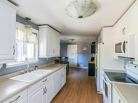 3rd image of 7642 S Ainsworth Ave