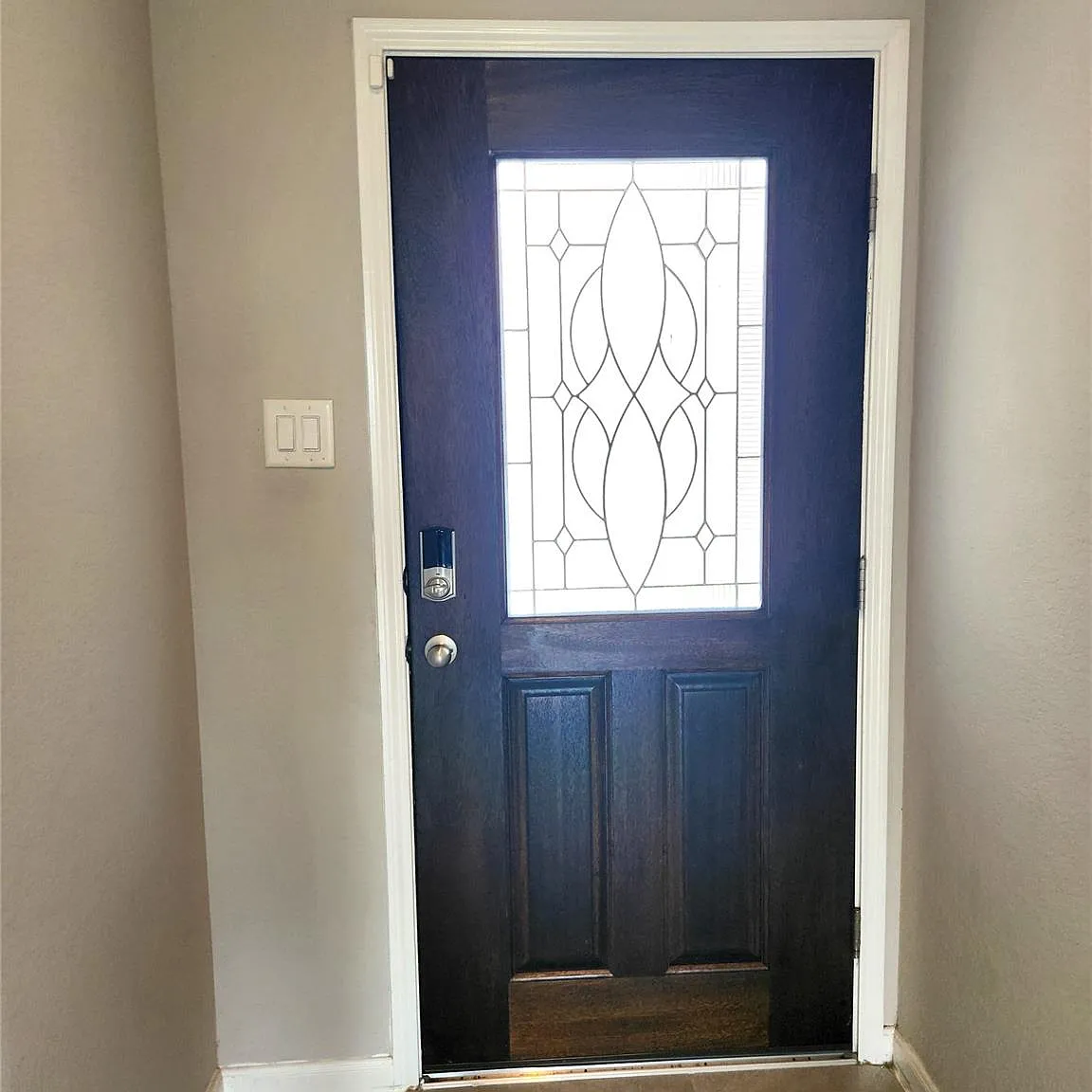 3 bed, 2.0 bath, 1461 sqft, $2,100 — Photo 2
