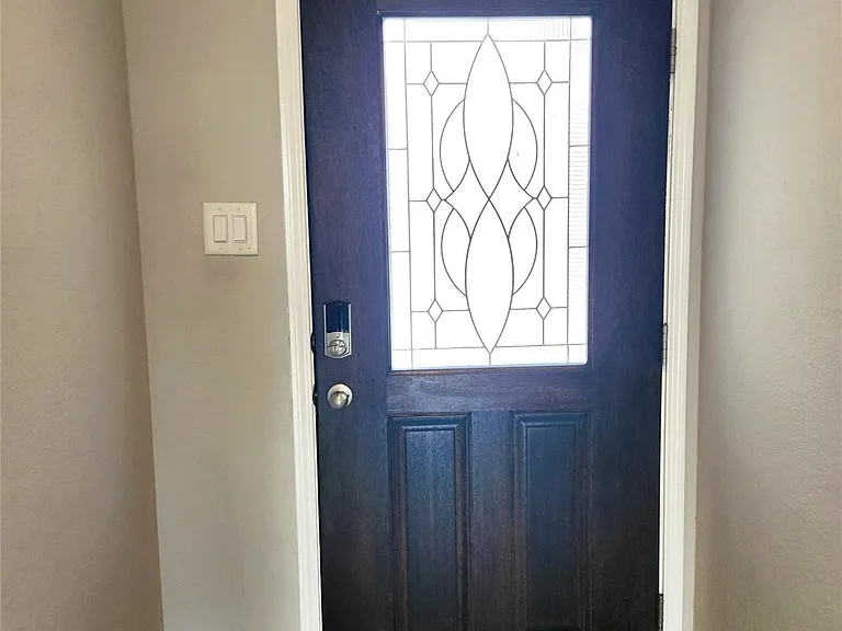 8519 Golden Field Dr — Photo 2