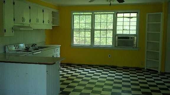 3rd image of 4073 Half Moon Cir
