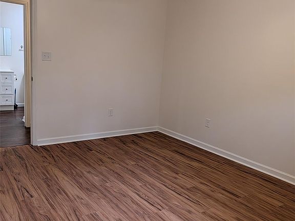 4th image of 1460 Ivy Ln NW