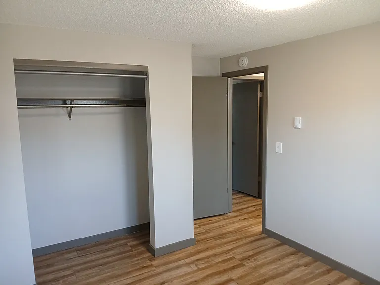 1827 E Glass Ave — Photo 21