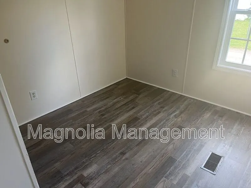 3 bed, 2.0 bath, $1,085 — Photo 2