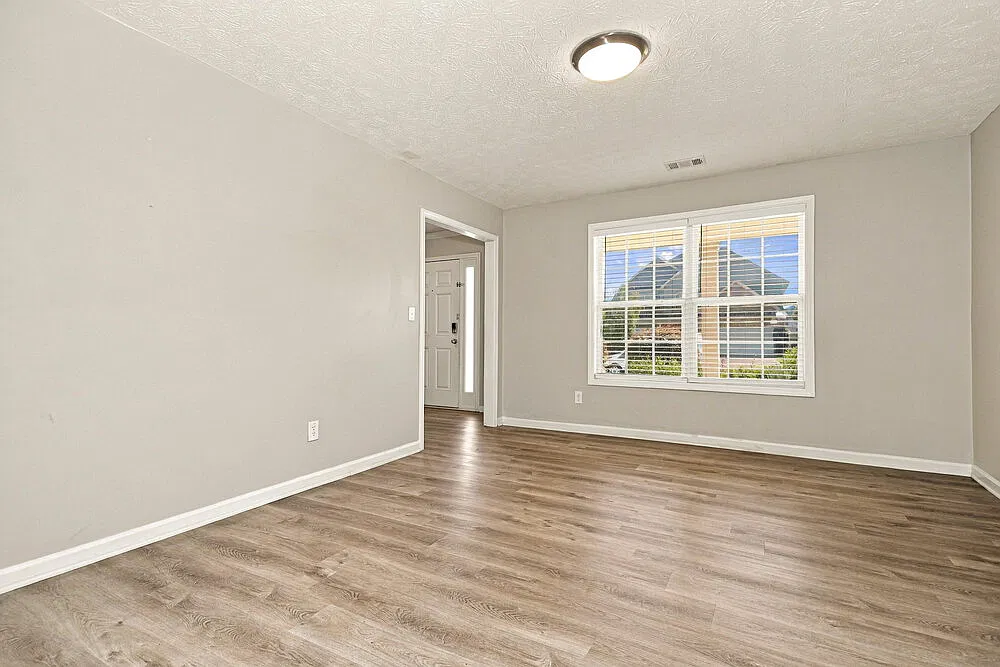 4 bed, 2.5 bath, 2862 sqft, $2,410 — Photo 4