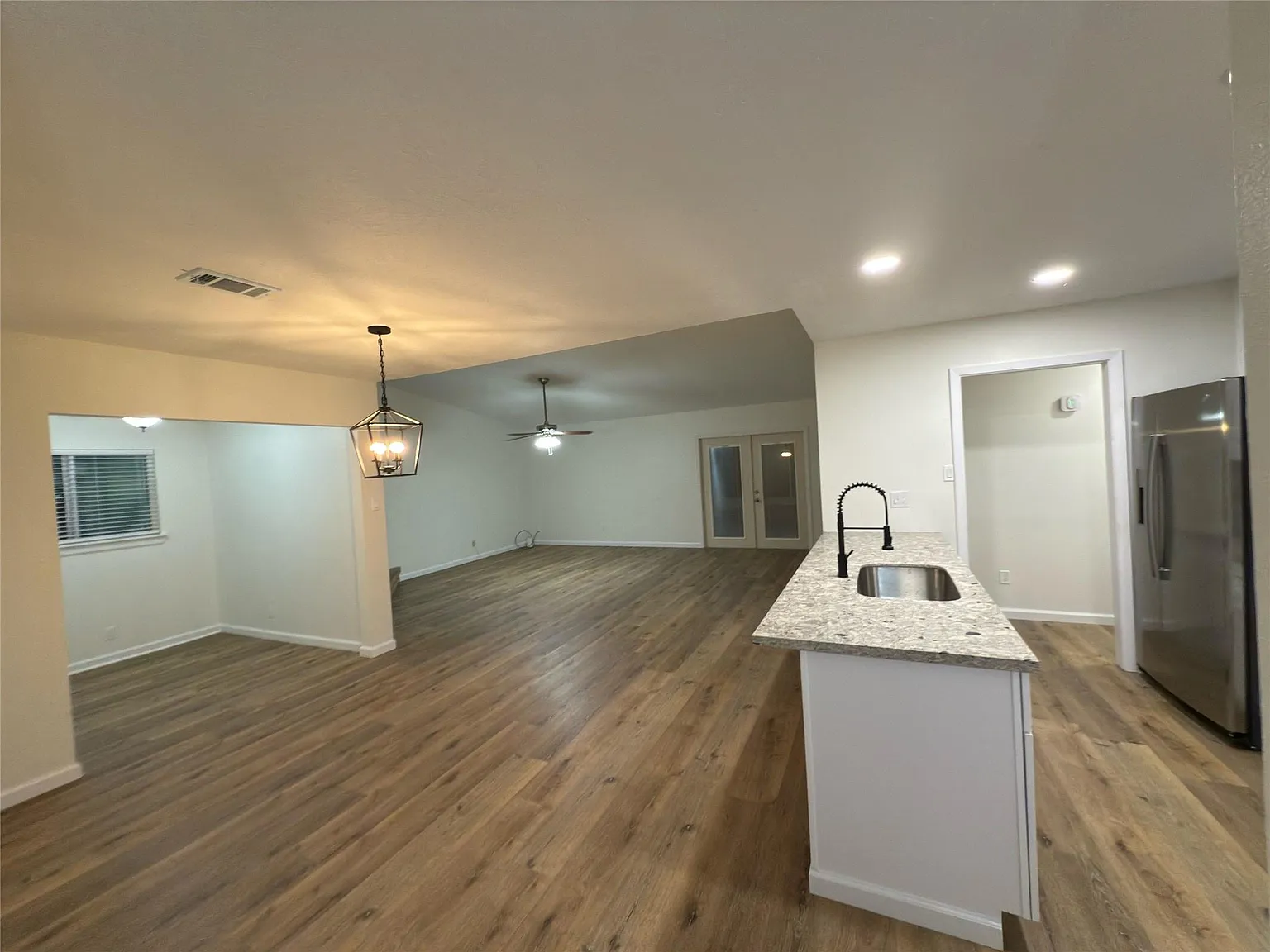 4 bed, 2.0 bath, 1459 sqft, $2,195 — Photo 2