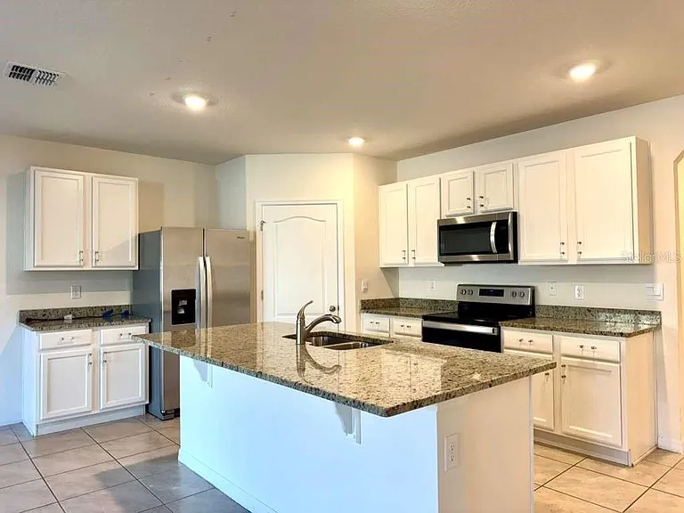 6833 Cranes Roost Rd — Photo 2