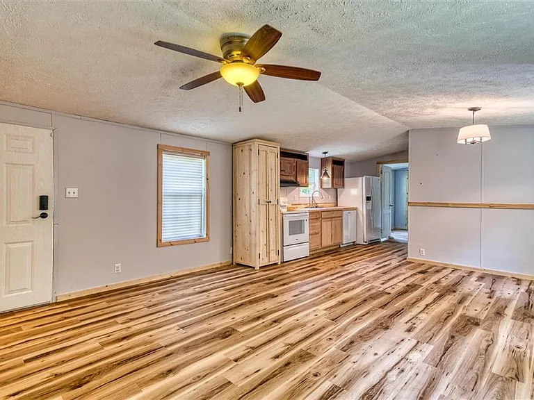 71 Baldwin Cir — Photo 2
