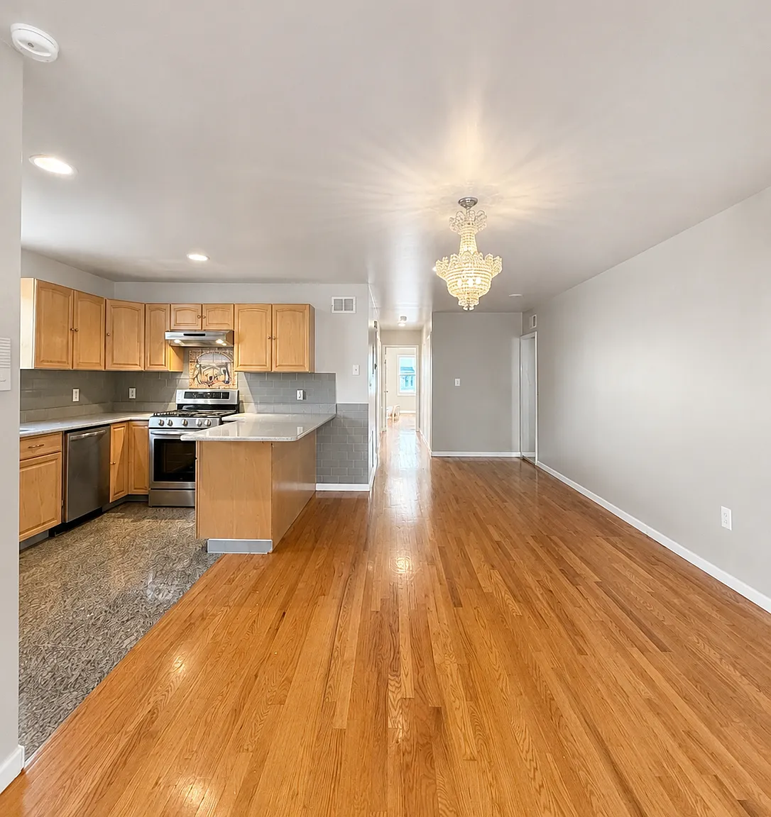 3 bed, 1200 sqft, $2,700 — Photo 2