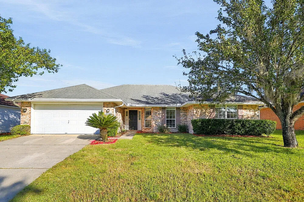 3 bed, 2.0 bath, 2043 sqft, $2,045 — Photo 1