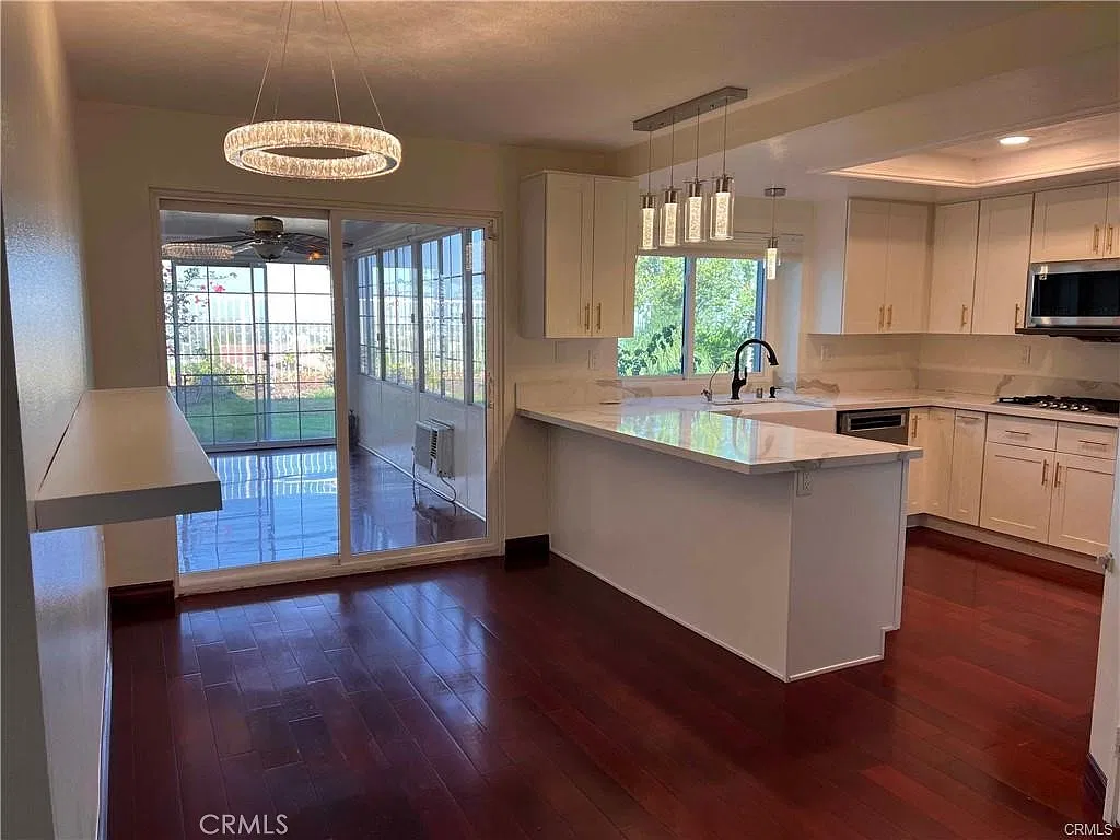 4 bed, 2.5 bath, 2179 sqft, $6,000 — Photo 4