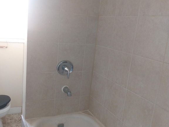 5th image of 6021 Lansdowne Ave Floor 2