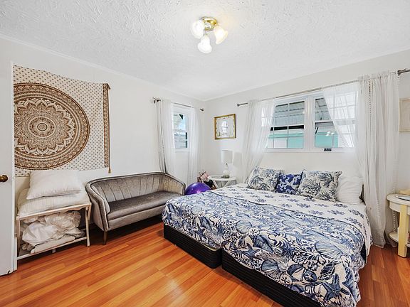 3rd image of 28 E 12th Ave