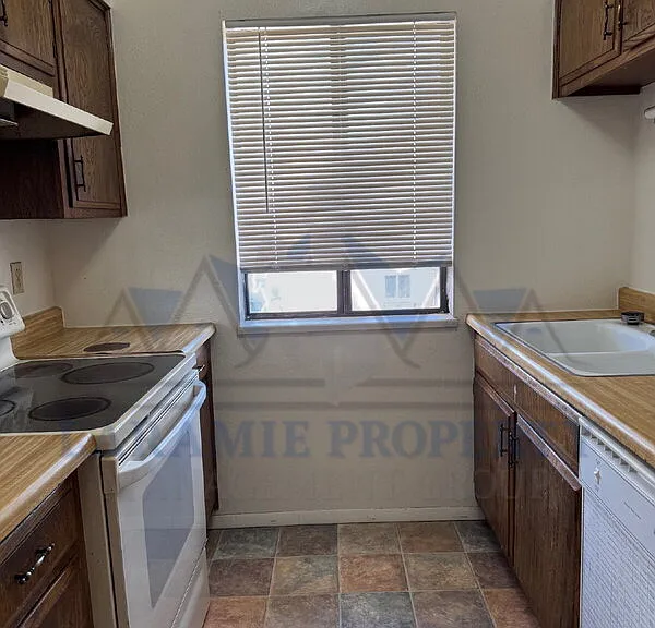 714 Downey St #21 — Photo 7