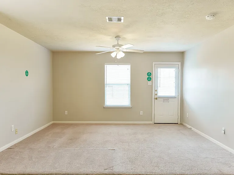 13118 Kingston Point Ln — Photo 3