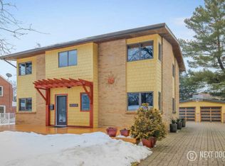 1049 San Juan Dr SE, East Grand Rapids, MI 49506
