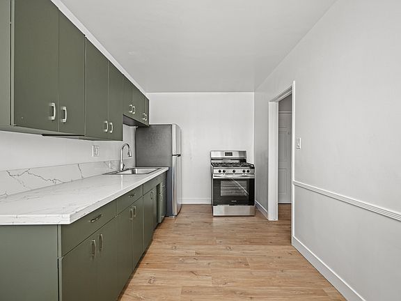 4th image of 1645 Courtney Ave APT 12