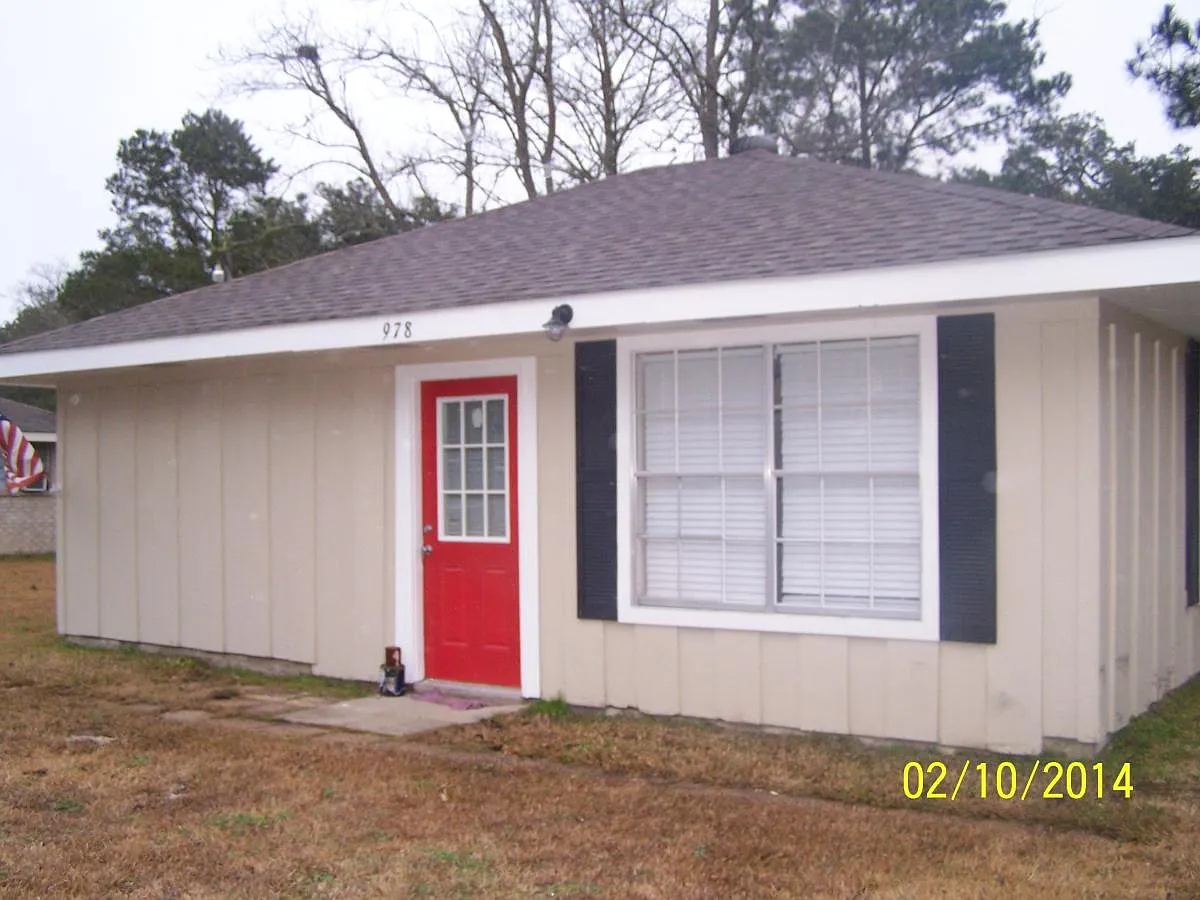2 bed, 600 sqft, $725 — Photo 1
