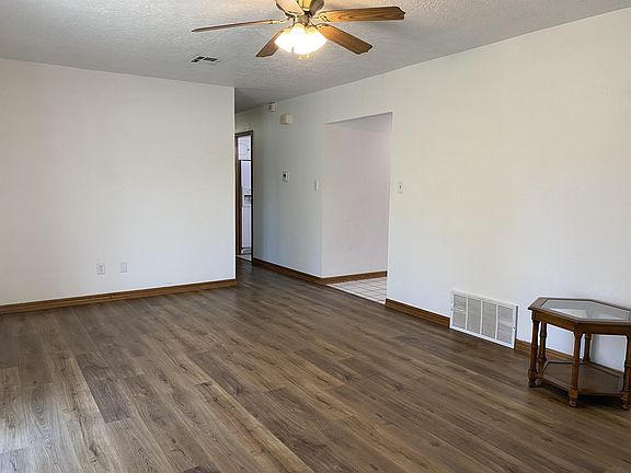 4th image of 227 W Ridge Rd