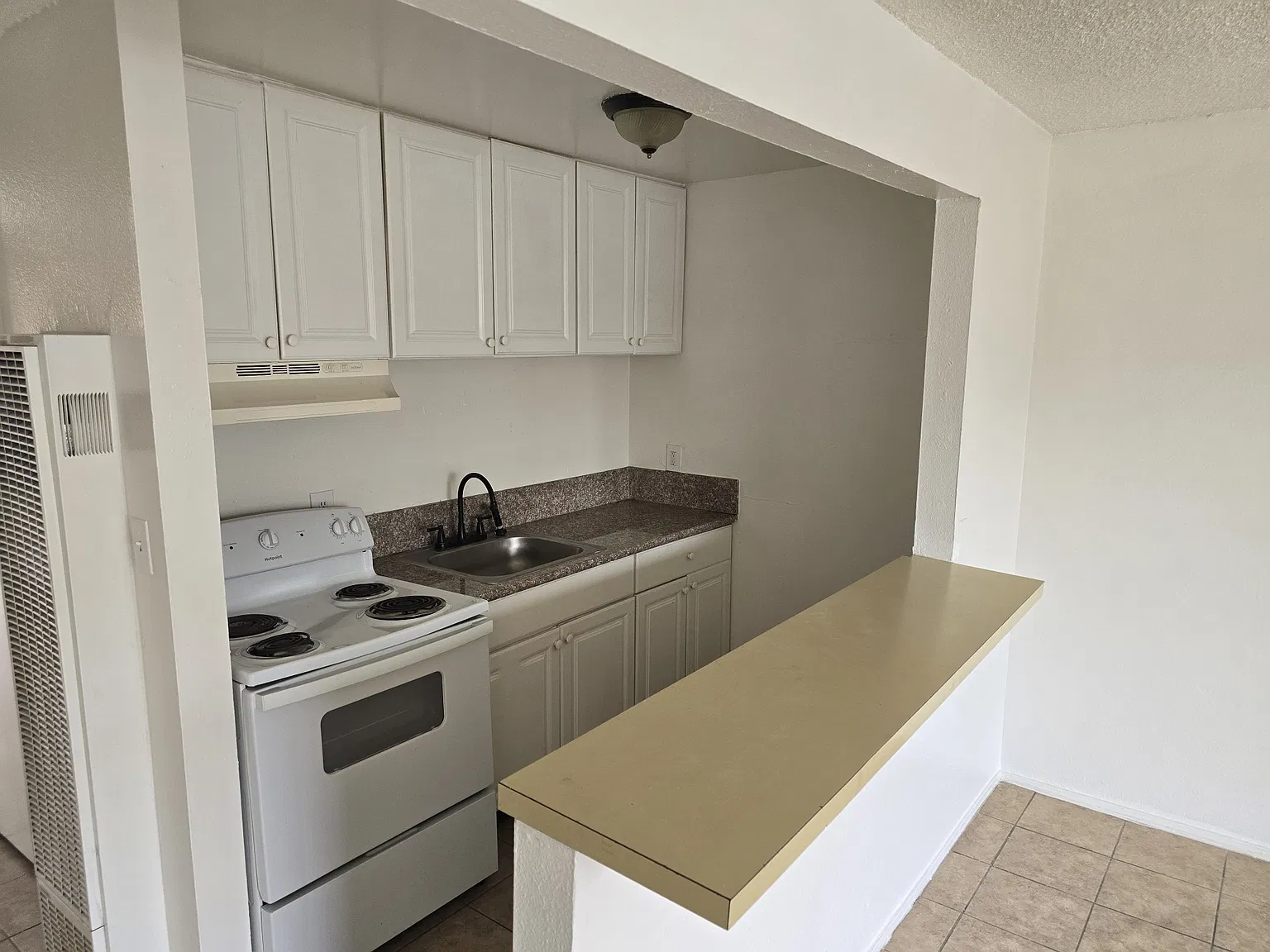 627 N Edison St — Photo 3