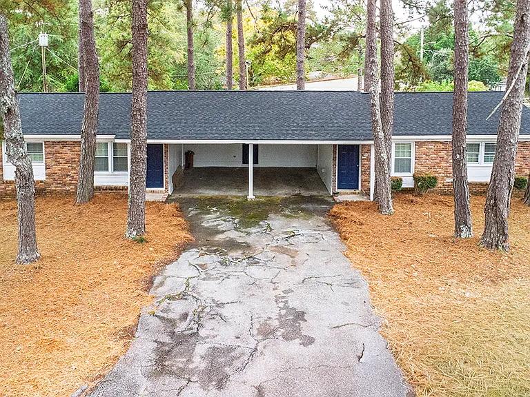 Blue Pines Apartments — Photo 5