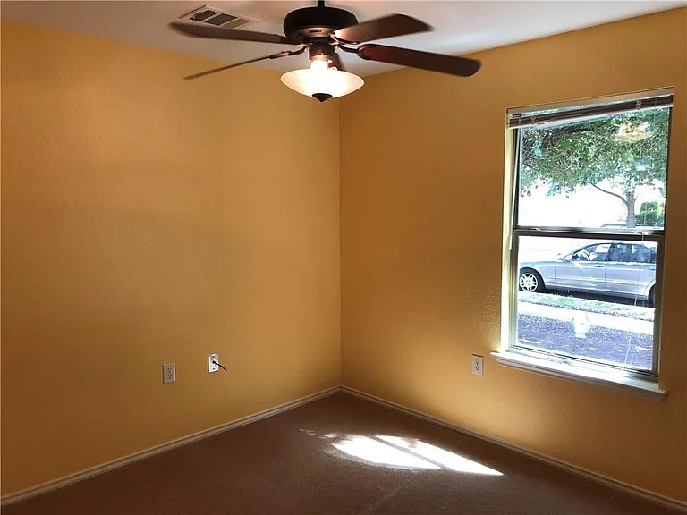 6912 Walkup Ln — Photo 5