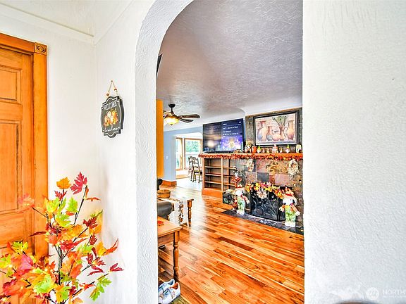 3rd image of 1533 Northcliff Road