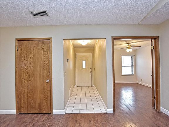 3rd image of 2407 Versailles Dr