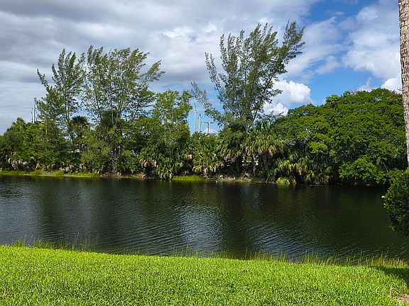 5th image of 173 Lake Meryl Drive