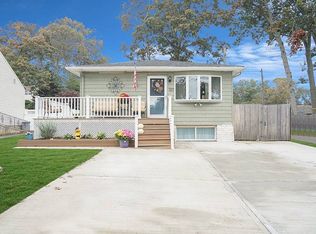 323 Victory Dr, Ronkonkoma, NY 11779