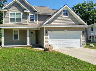 515 Lafayette St SE, Lowell, MI 49331