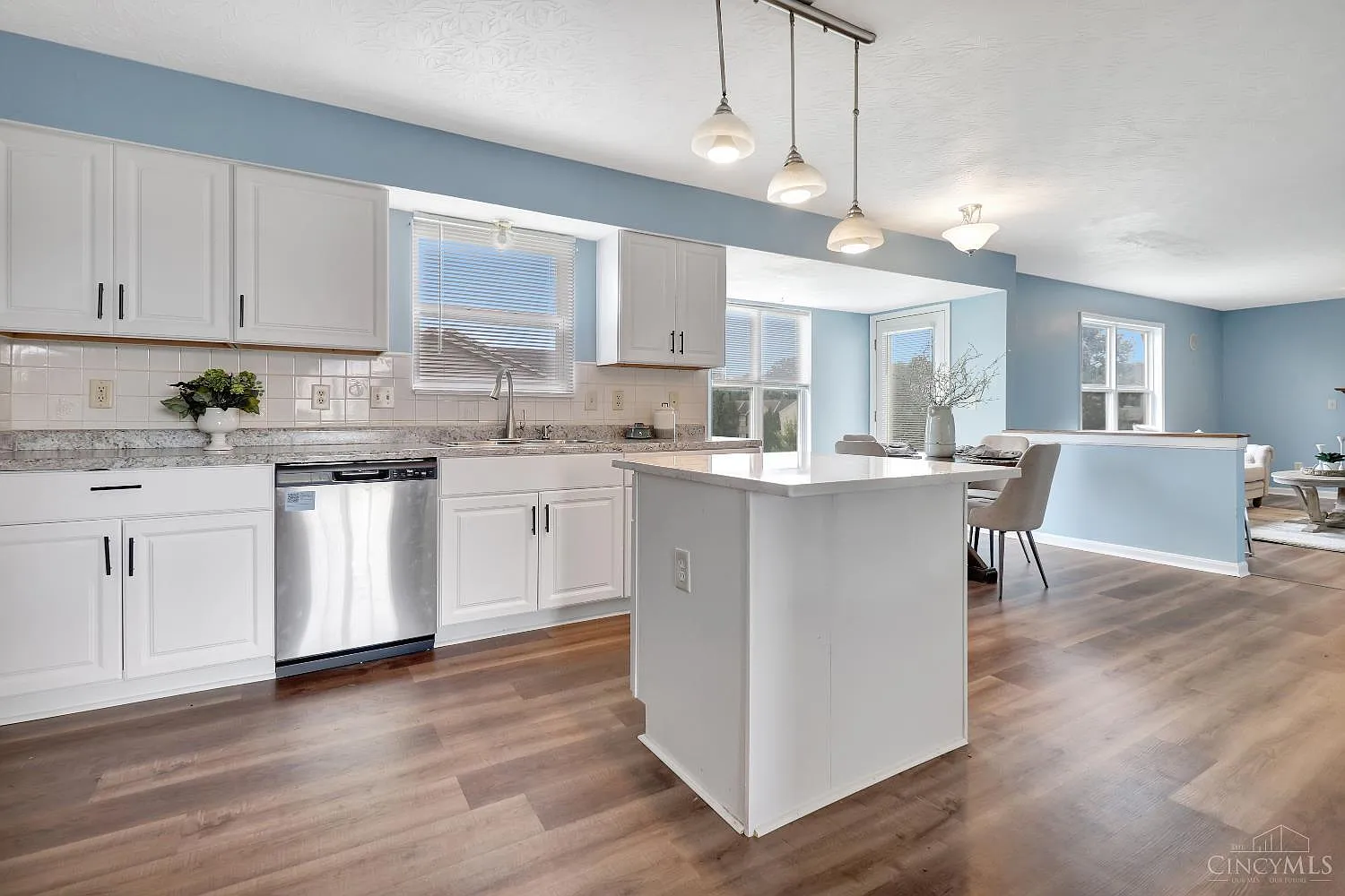 4 bed, 3.5 bath, $3,000 — Photo 3