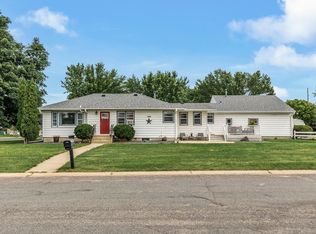 700 E Church St, Belle Plaine, MN 56011