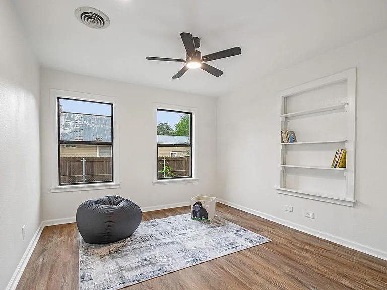 605 Bishop St — Photo 28
