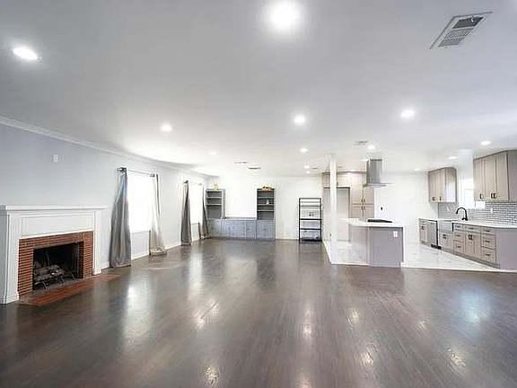 3rd image of 5808 Magnolia Ave