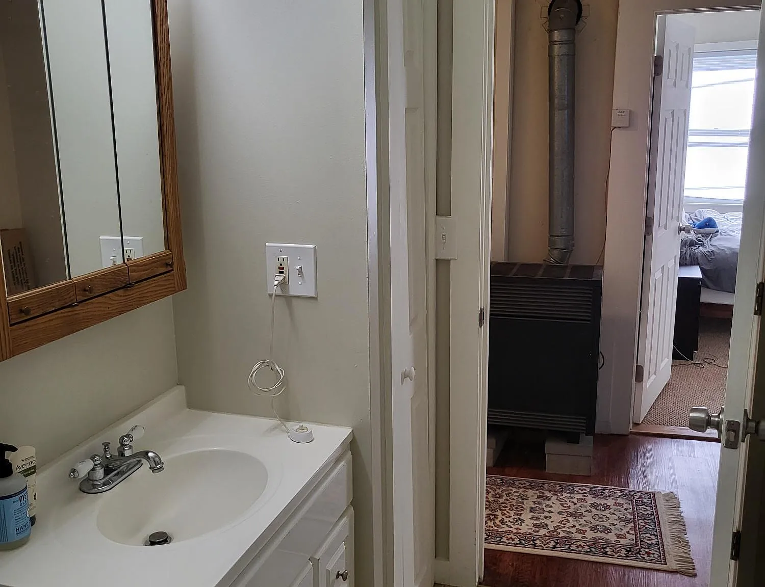 2 bed, 700 sqft, $1,600 — Photo 3