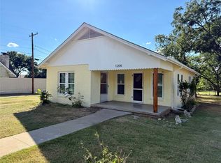 1204 Peach St, Brady, TX 76825