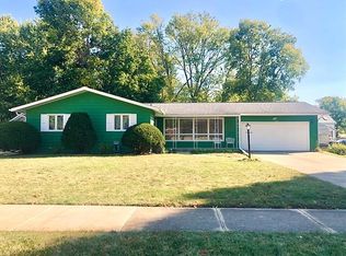 904 8th Ave, Sterling, IL 61081