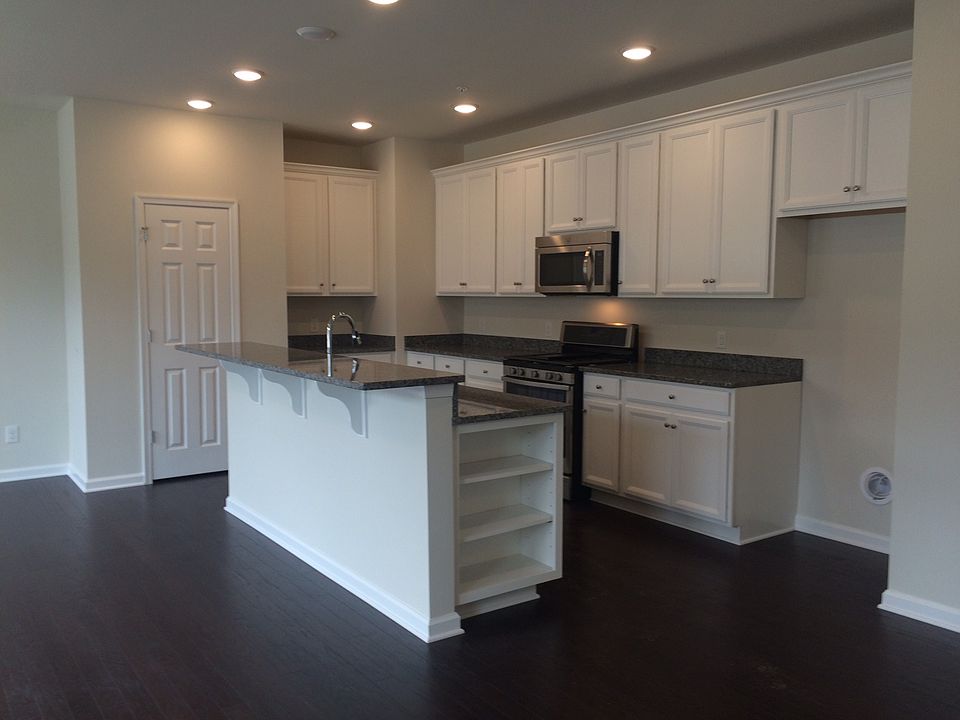 1st image of 703 Sun Valley Ct #89