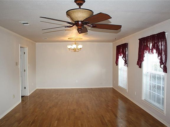 5th image of 807 N College Ave