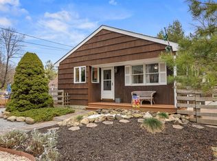 33 Winnie Rd, Center Moriches, NY 11934