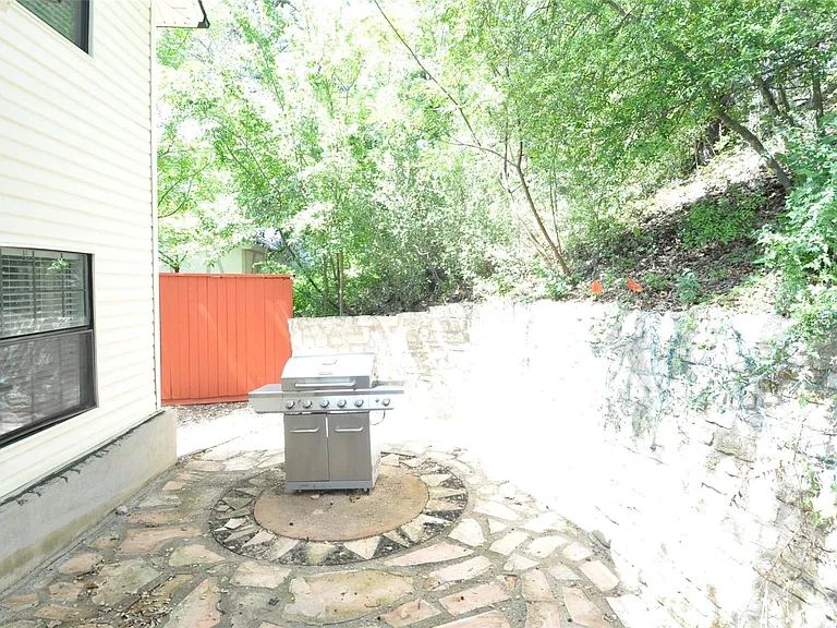 9902 Talleyran Dr — Photo 23