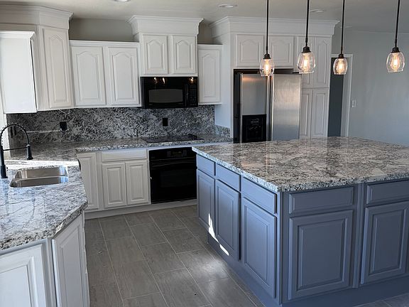 Kitchen w/ Custom Cabinets and Granite Countertops