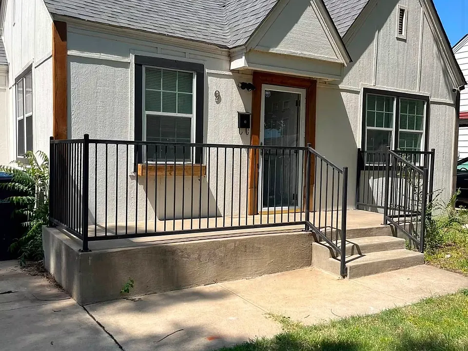 9 SW 42nd St