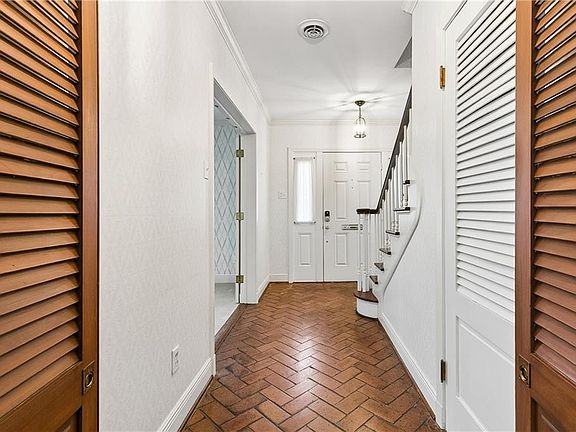 5th image of 439 Amethyst St