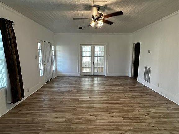 2nd image of 6400 Jefferson Blvd
