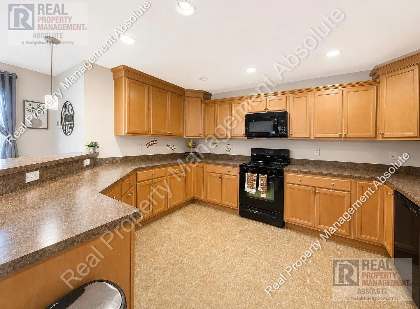 Prime Hudson Location: 3Bed Townhouse Beside Benson's Park — Photo 4