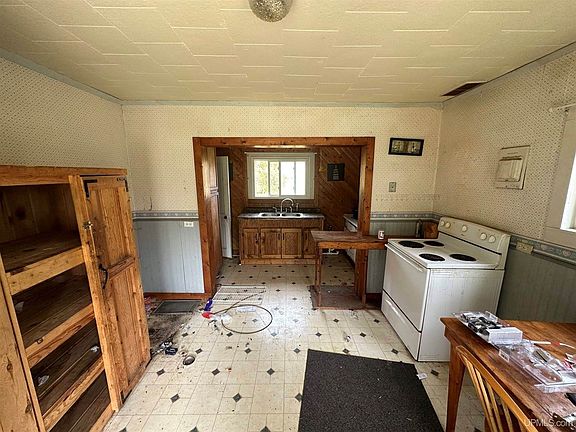 3rd image of 10405 Ackley St