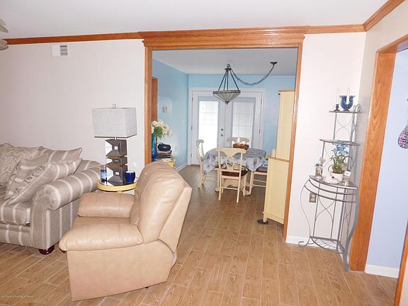 2nd image of 597B Devonshire Ln #B